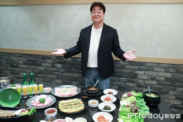 直击／白种元出事后首露面！现身东区餐厅：会常来台湾客人全吓到